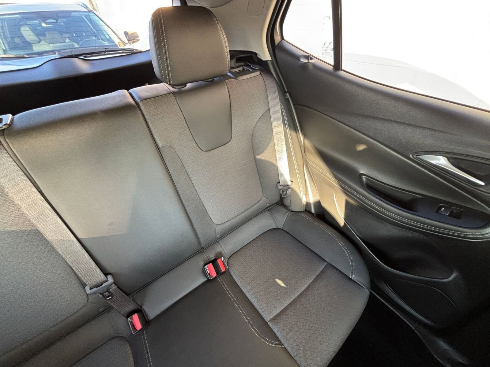 Used 2025 Buick Encore GX Preferred image 37