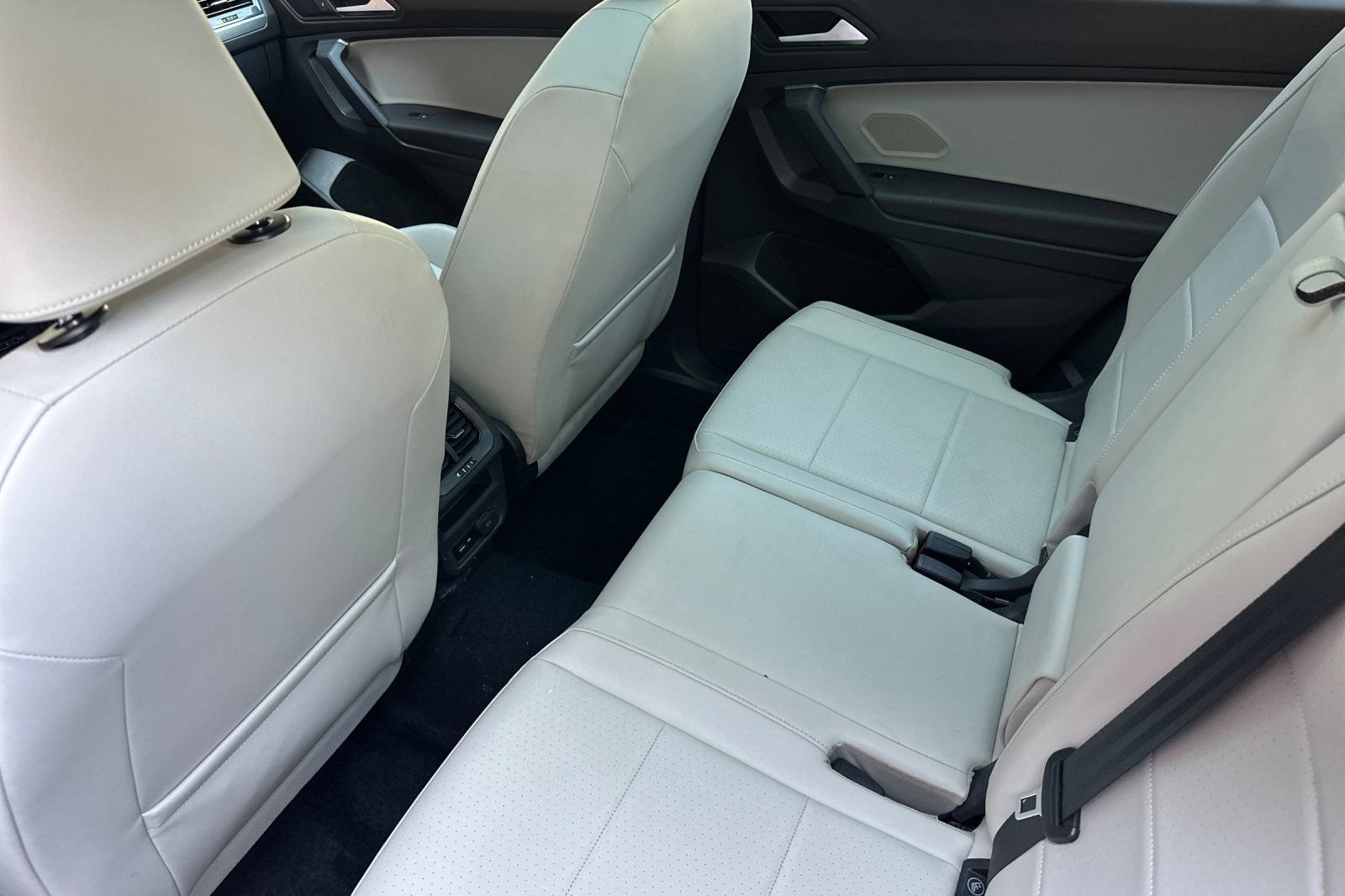 Used 2019 Volkswagen Tiguan SEL w/ 3rd Row Seat Package AWD/4WD image 16