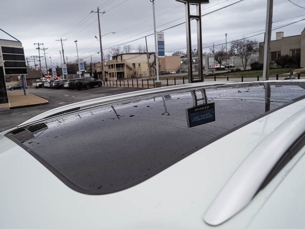 Used 2022 Volkswagen Tiguan SE w/ Panoramic Sunroof Package image 10