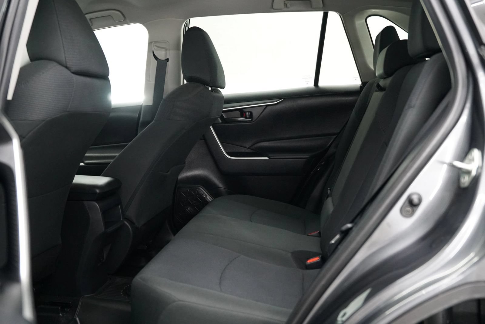 Used 2020 Toyota RAV4 LE w/ All Weather Liner Package AWD/4WD image 23