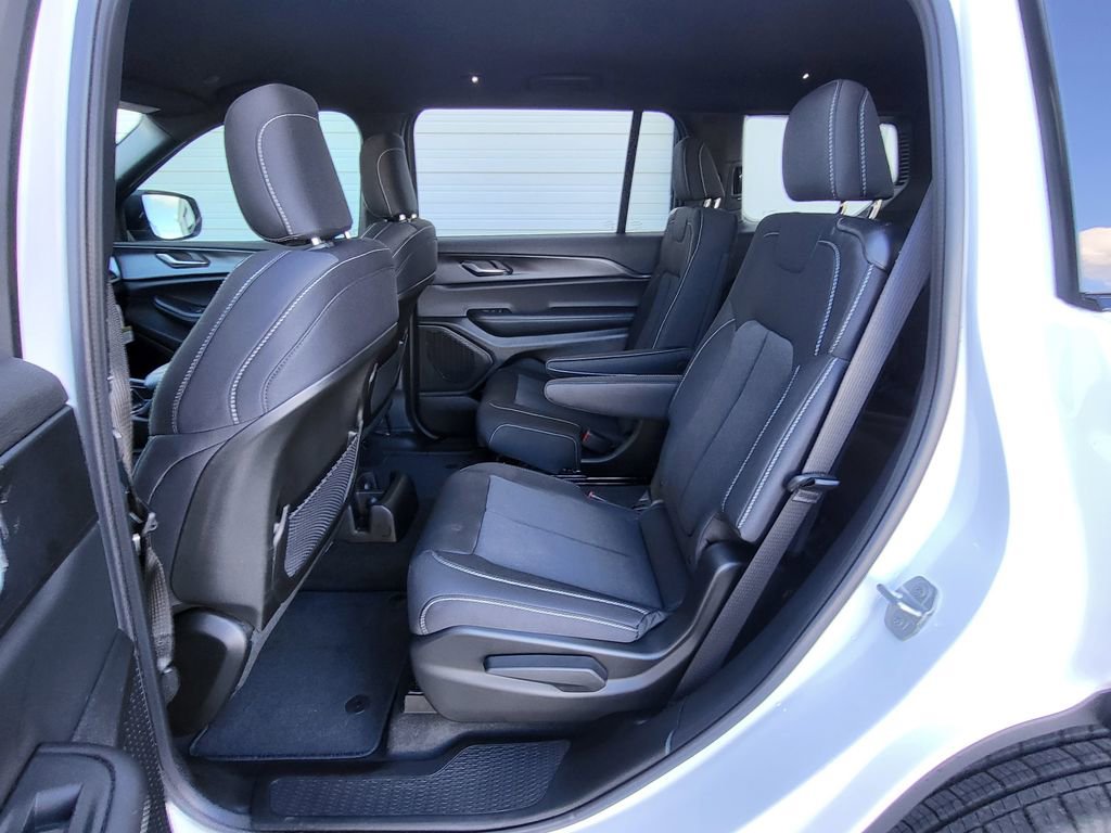 New 2025 Jeep Grand Cherokee L Laredo w/ Luxury Tech Group I RWD image 23