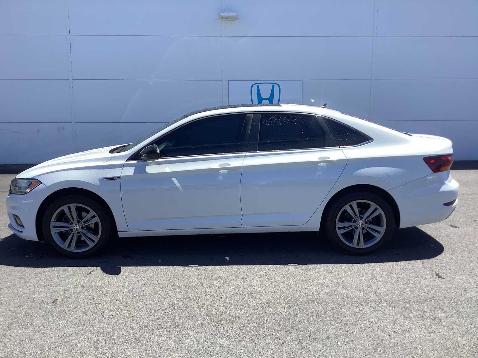 Used 2019 Volkswagen Jetta R-Line FWD image 2