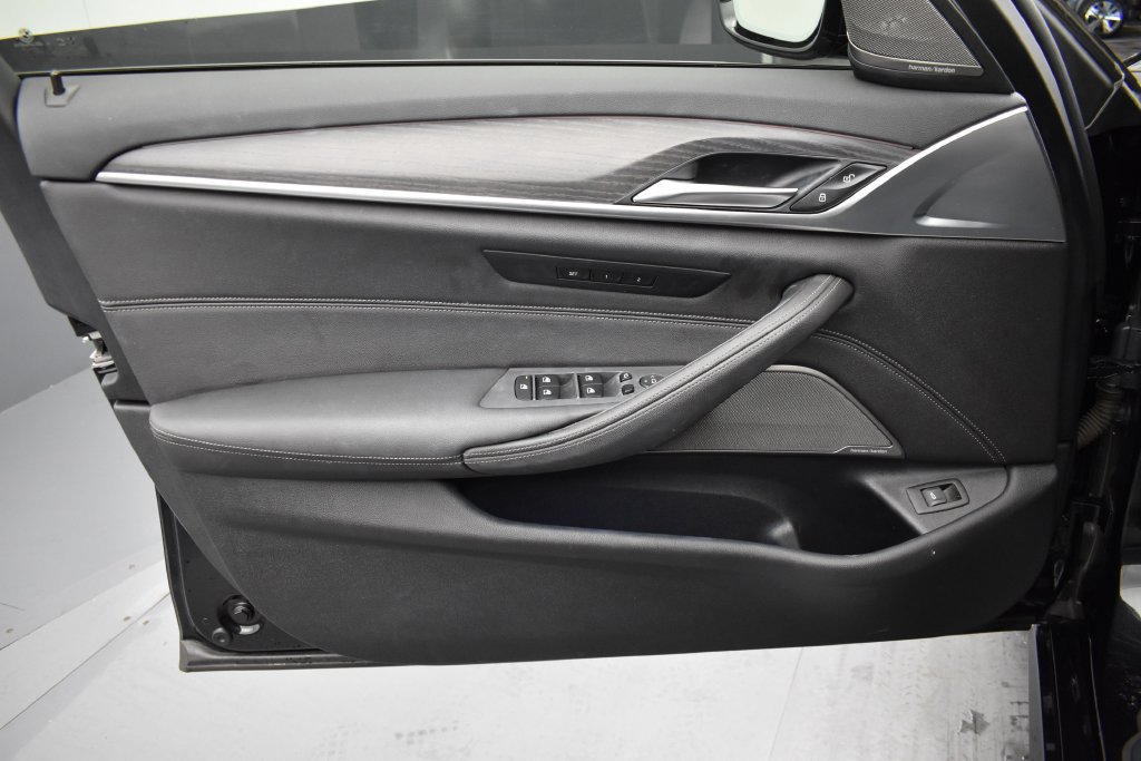Used 2021 BMW 540i w/ M Sport Package RWD image 9