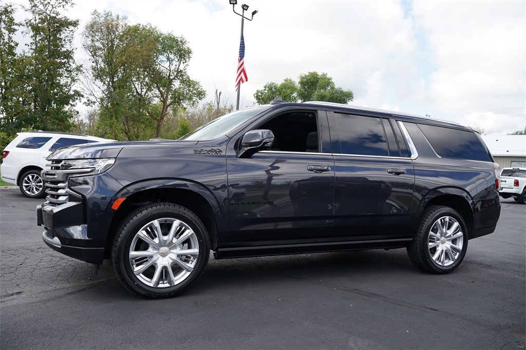 Used 2023 Chevrolet Suburban High Country image 6