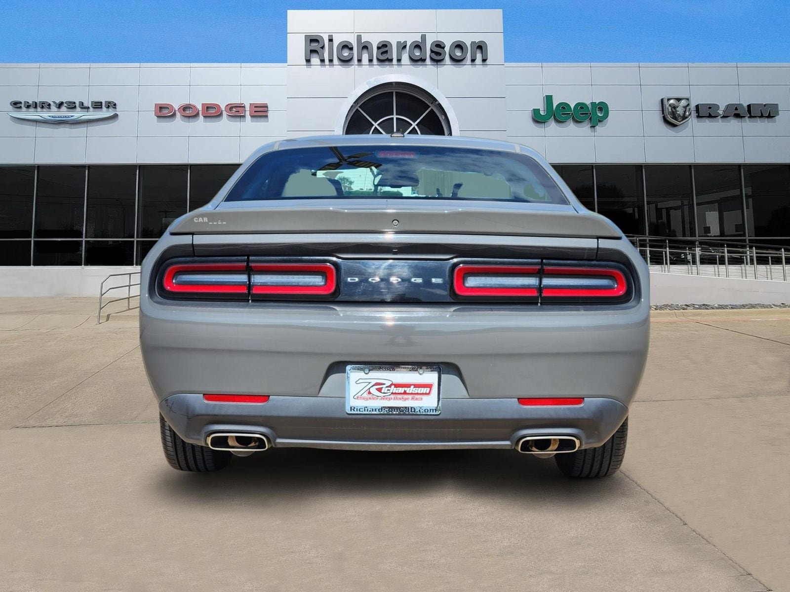Used 2019 Dodge Challenger SXT image 3