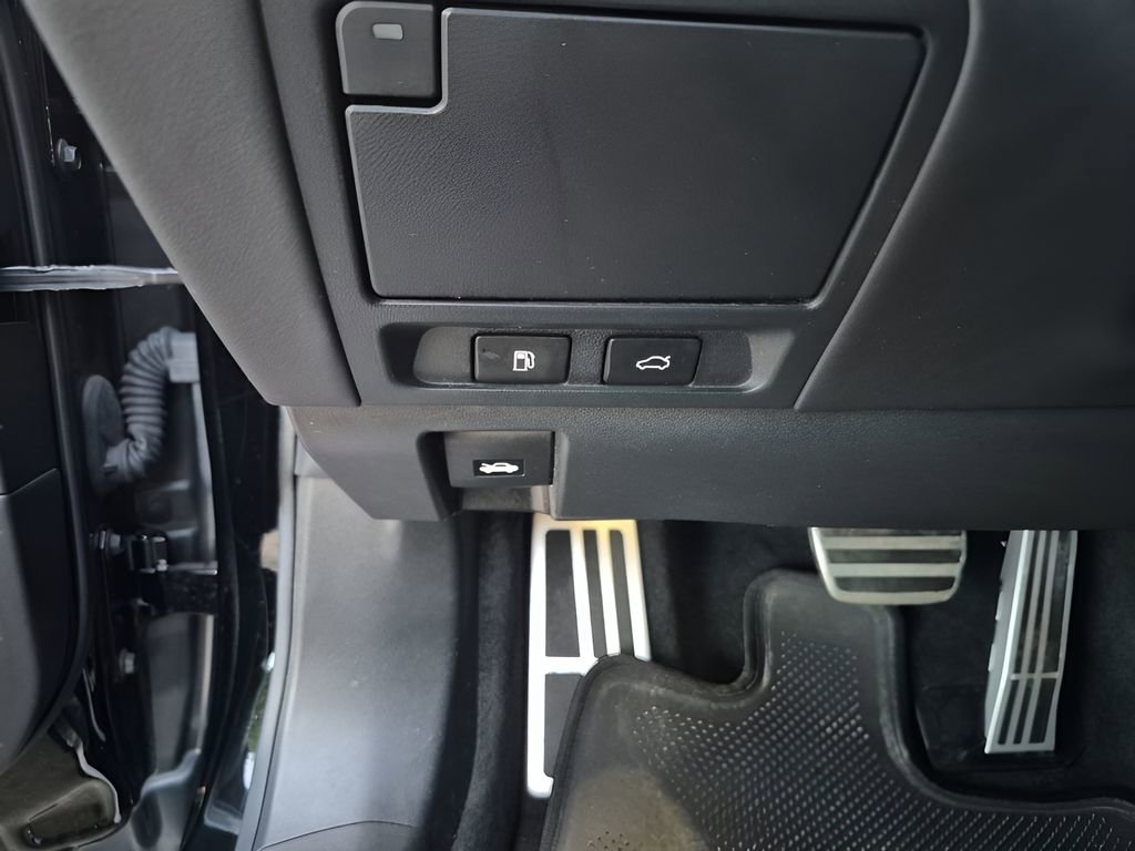 Used 2018 Lexus LS 500 F Sport w/ Accessory Package (Z2) image 32