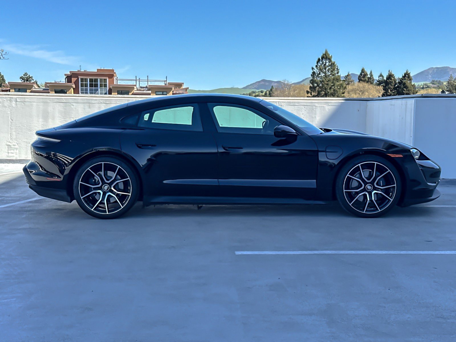 Used 2024 Porsche Taycan image 9