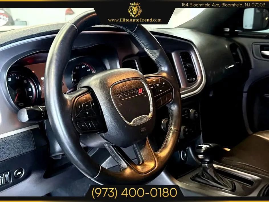 Used 2022 Dodge Charger SXT w/ Blacktop Package image 10
