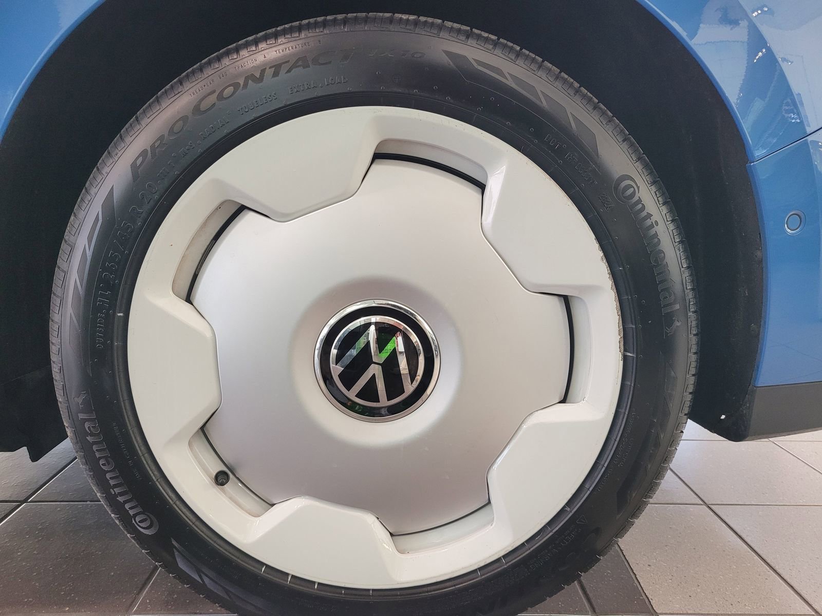 Used 2025 Volkswagen ID. Buzz 1st Edition image 9