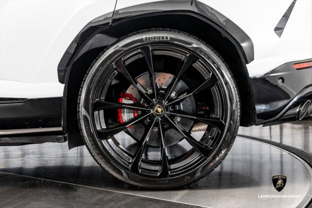 Used 2022 Lamborghini Urus image 10