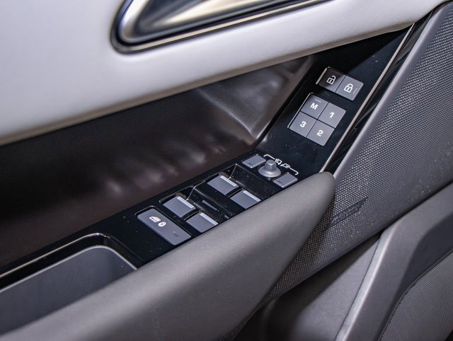 New 2026 Land Rover Range Rover Velar Dynamic SE image 14