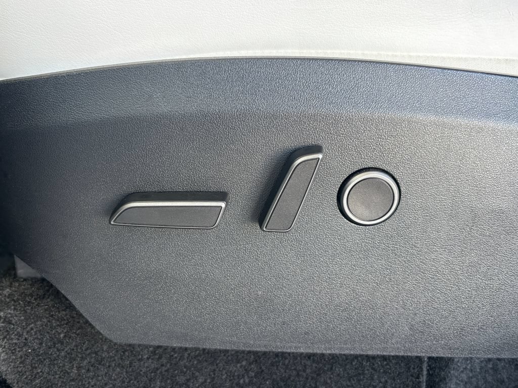 Used 2023 Tesla Model Y Long Range AWD/4WD image 19