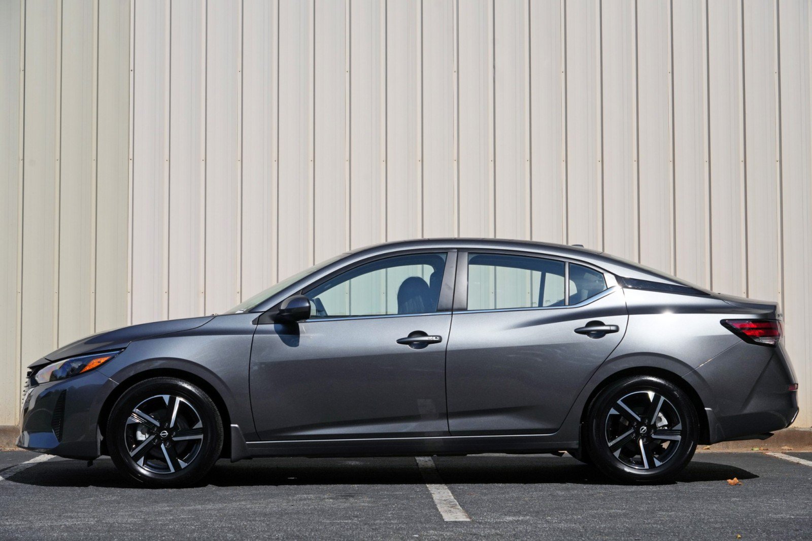Used 2025 Nissan Sentra SV FWD image 8