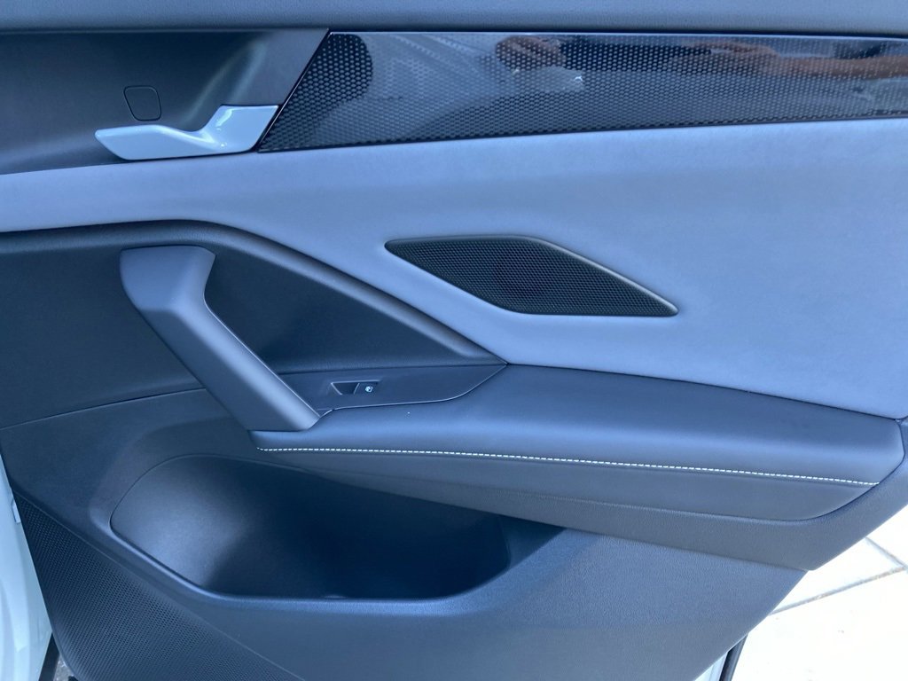 New 2026 Volkswagen Tiguan SE R-Line image 27