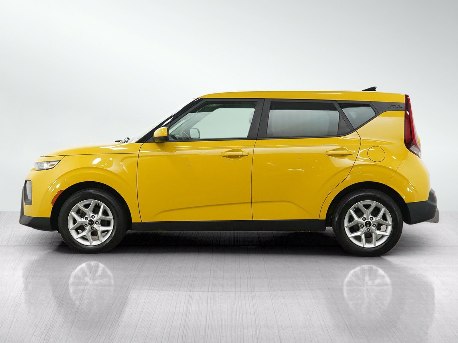 Used 2020 Kia Soul S FWD image 2