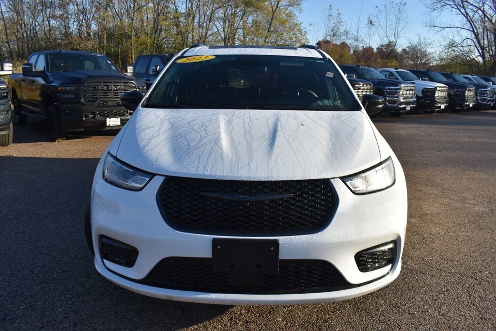Used 2025 Chrysler Pacifica Limited FWD image 11