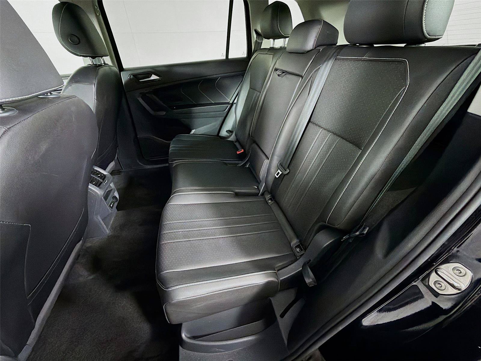 Used 2023 Volkswagen Tiguan SE w/ Panoramic Sunroof Package AWD/4WD image 25