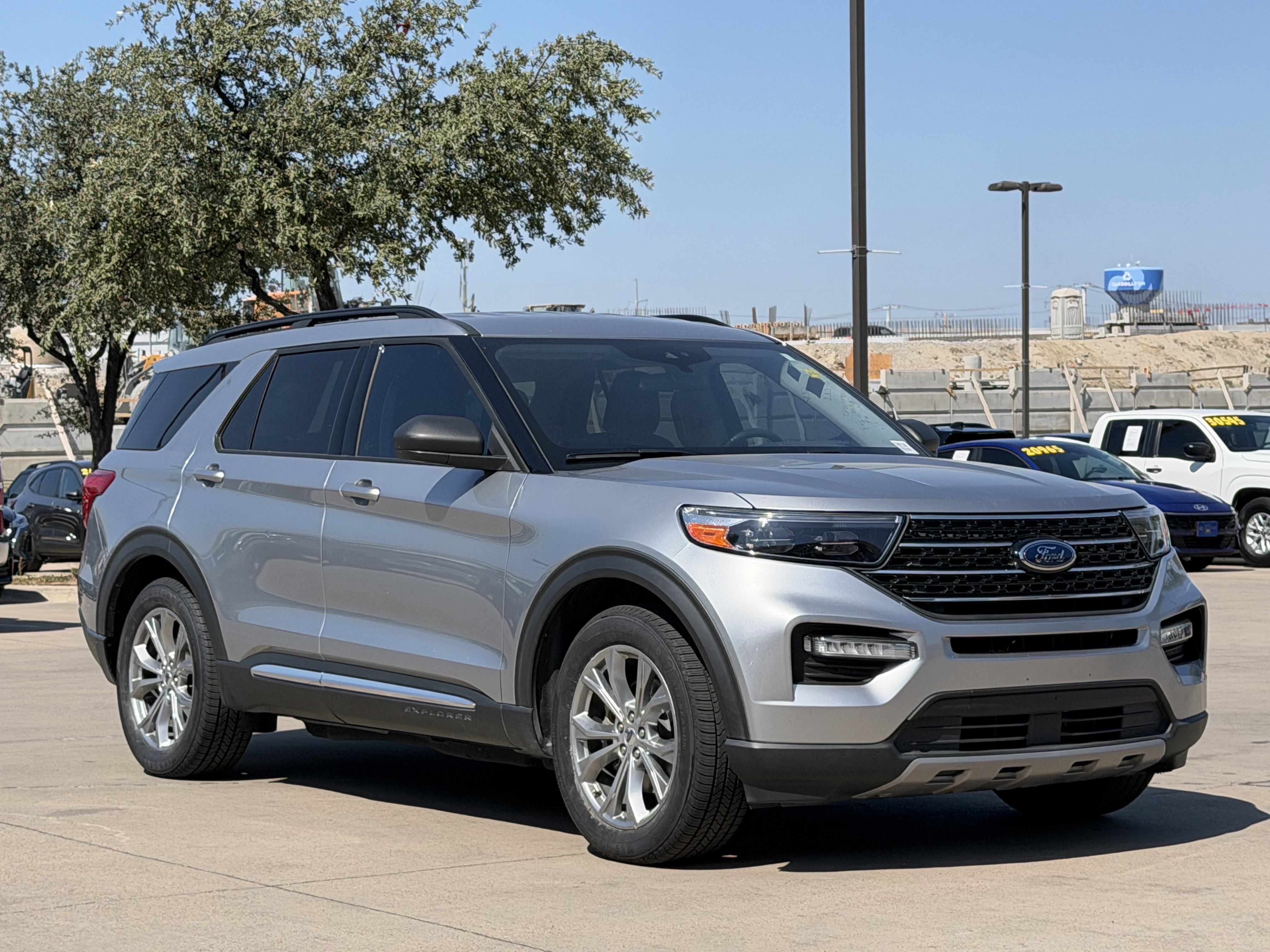 Used 2021 Ford Explorer XLT w/ Equipment Group 202A RWD image 2