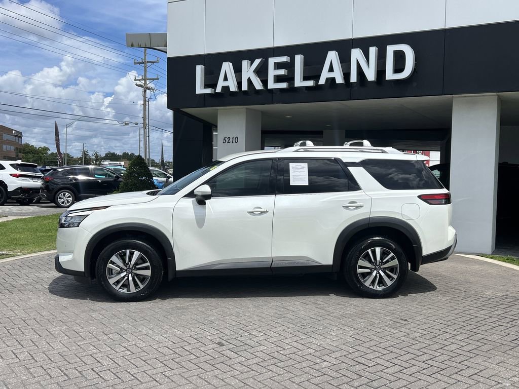 Used 2024 Nissan Pathfinder SL image 3