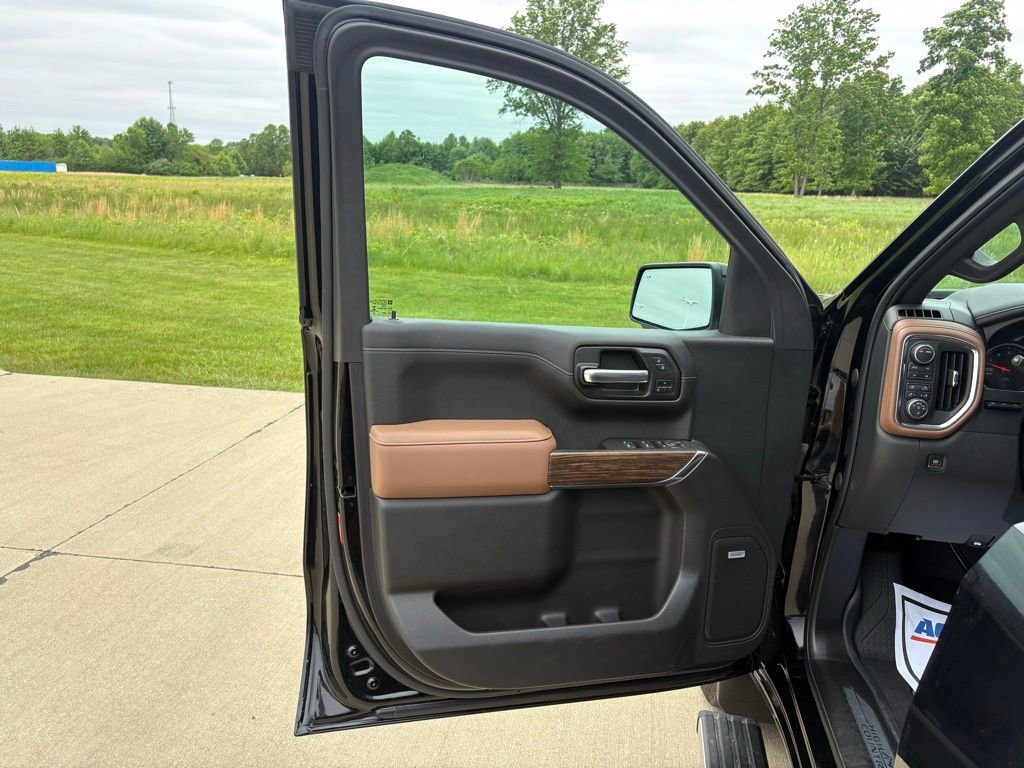 Used 2021 Chevrolet Silverado 1500 High Country w/ Technology Package AWD/4WD image 10