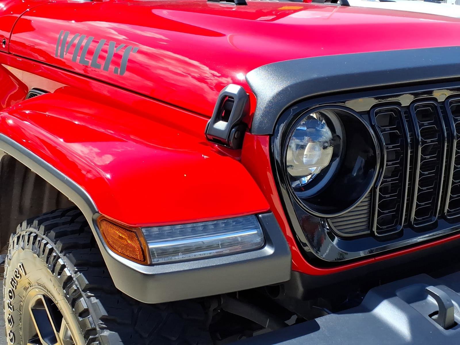Used 2024 Jeep Gladiator Sport AWD/4WD image 4