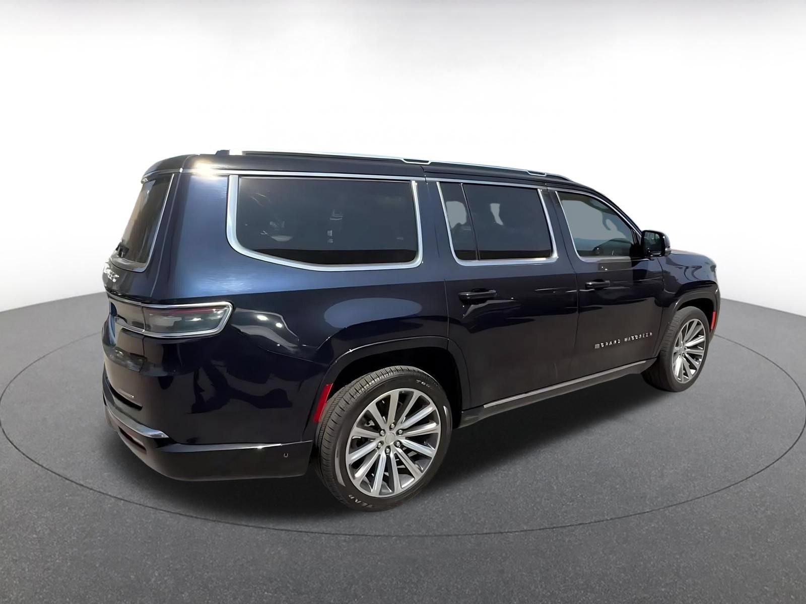 Used 2023 Jeep Grand Wagoneer Series II w/ Flexible Seating Group AWD/4WD image 13