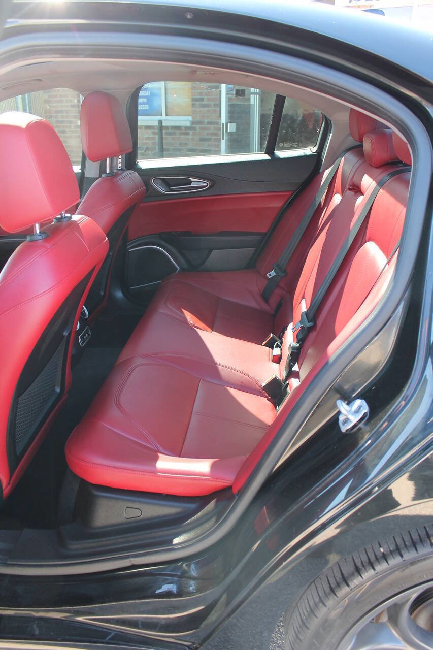 Used 2019 Alfa Romeo Giulia Ti w/ Nero Edizione image 18