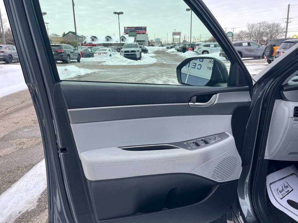 Used 2022 Hyundai Palisade SE image 12