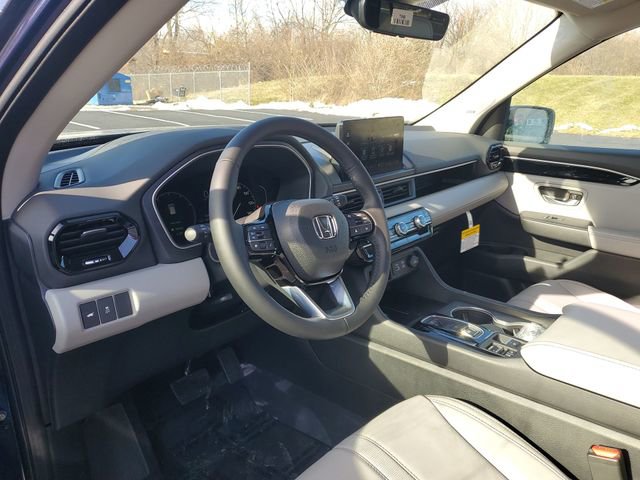 New 2025 Honda Pilot Touring image 18