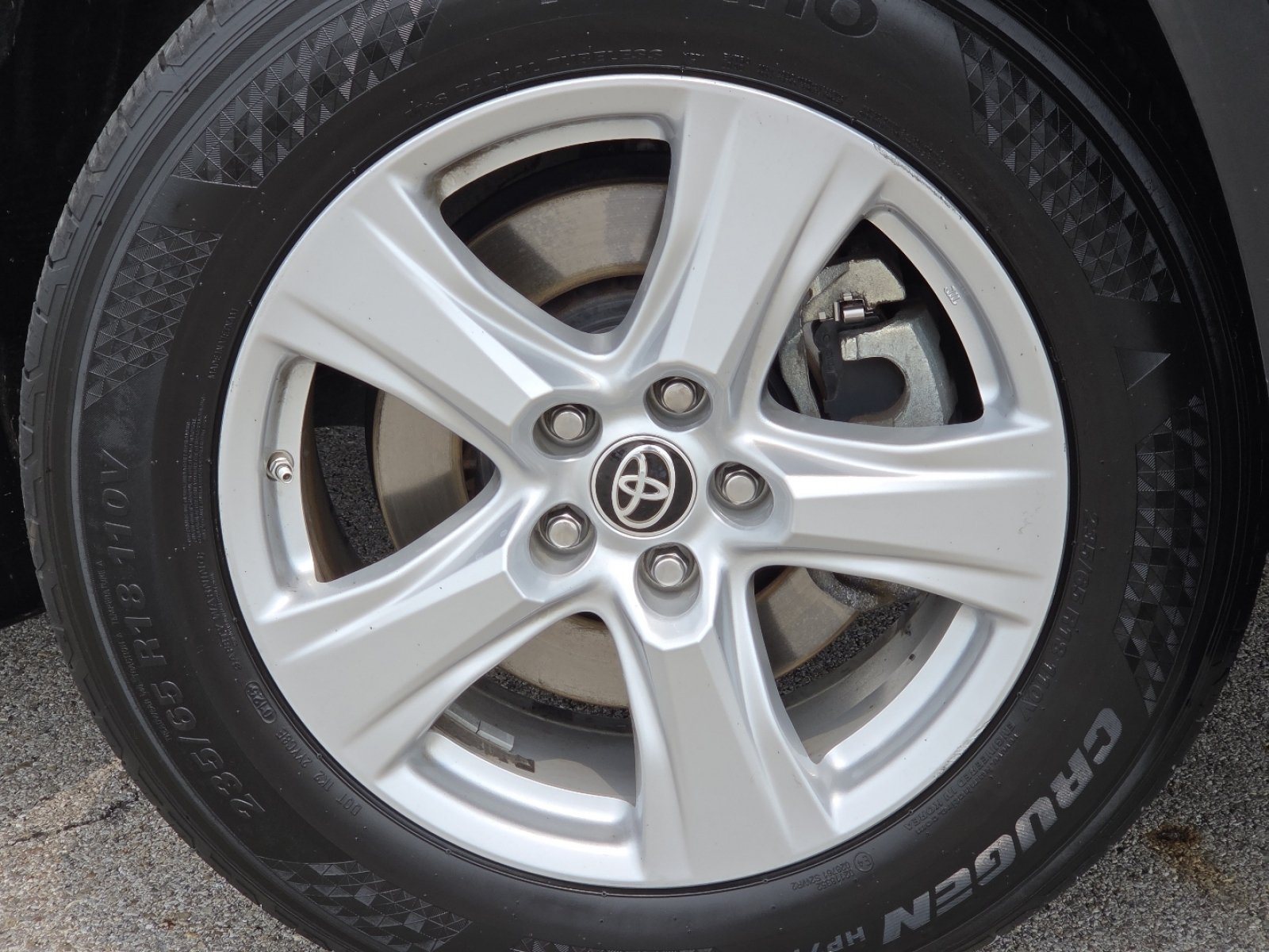 Used 2022 Toyota Highlander LE AWD/4WD image 9