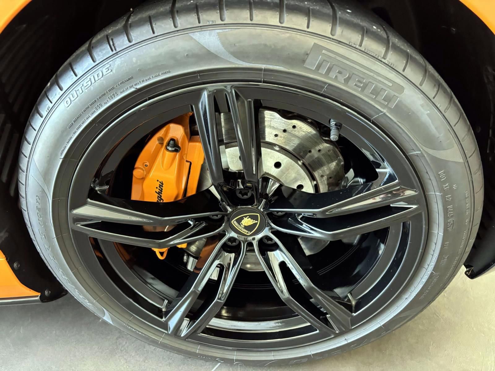 Used 2021 Lamborghini Huracan EVO RWD image 44