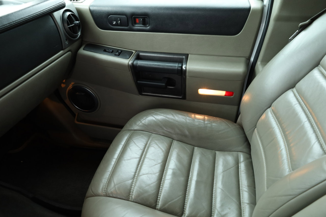 Used 2003 HUMMER H2 w/ Preferred Equipment Group image 11