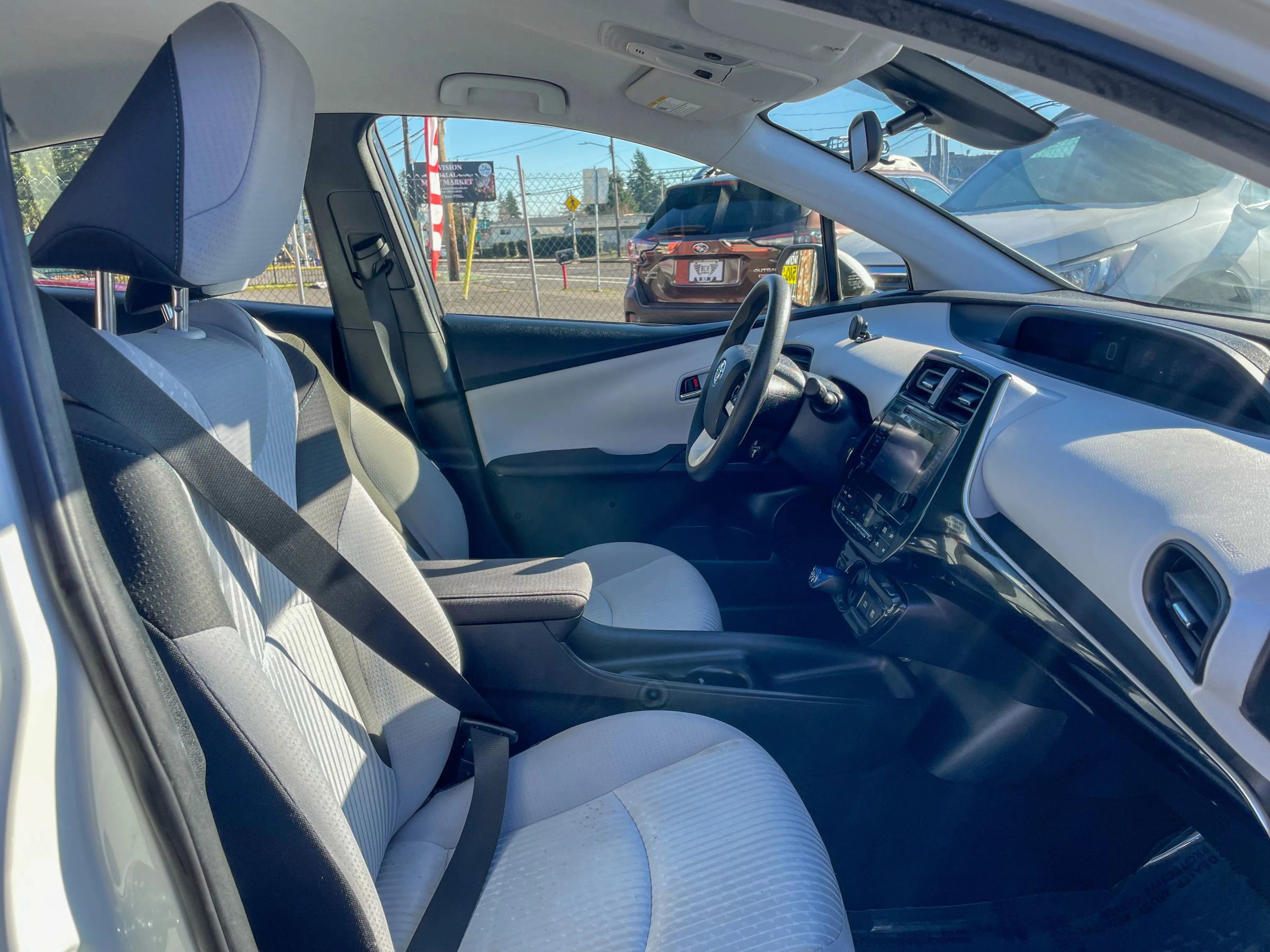 Used 2017 Toyota Prius Two w/ Carpet Mat Package image 28