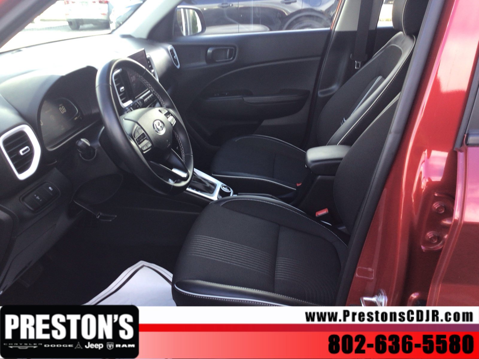 Used 2024 Hyundai Venue Limited FWD image 10