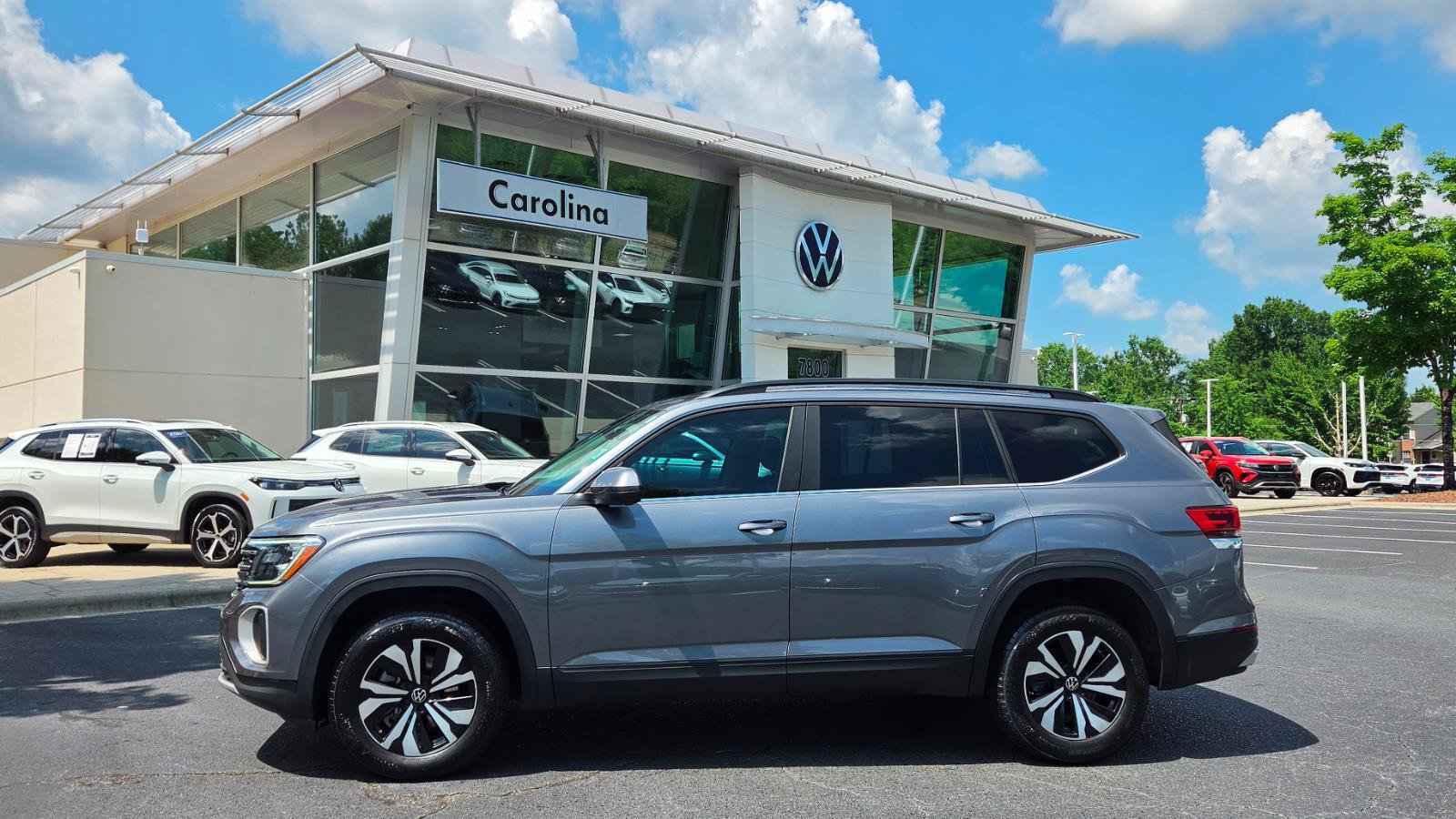Used 2024 Volkswagen Atlas SE FWD image 2
