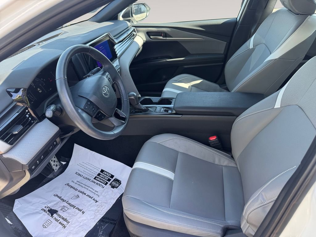 Used 2025 Toyota Camry SE w/ Convenience Package FWD image 9