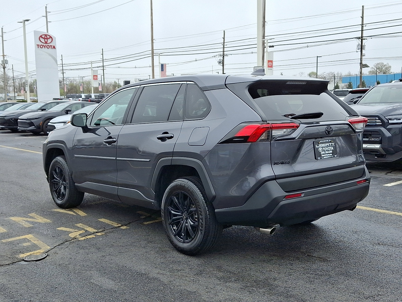 Used 2023 Toyota RAV4 LE image 4