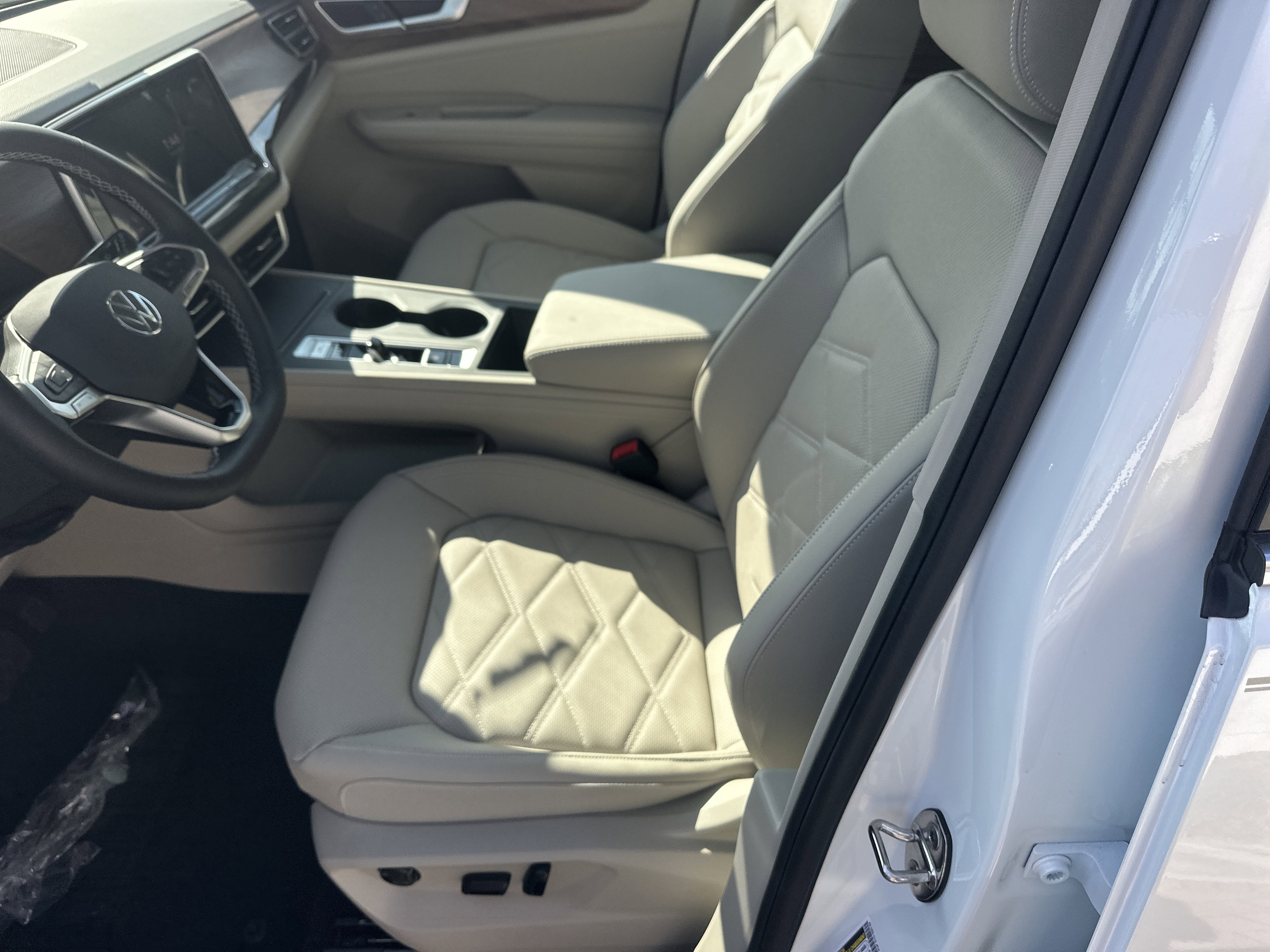 New 2026 Volkswagen Atlas SE image 17