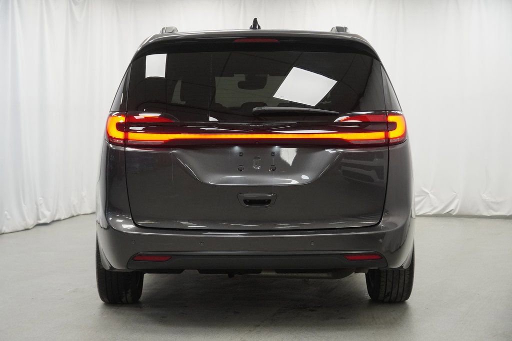 Used 2023 Chrysler Pacifica Touring-L w/ S Appearance Package image 10