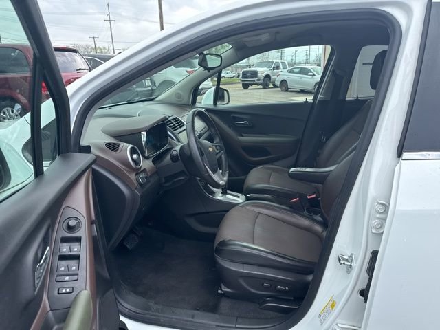 Used 2016 Chevrolet Trax LT w/ LT Convenience Package AWD/4WD image 9