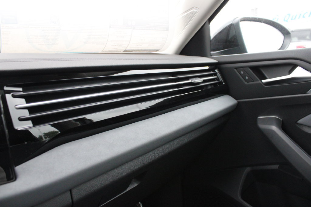 New 2027 Volkswagen Jetta SE FWD image 20