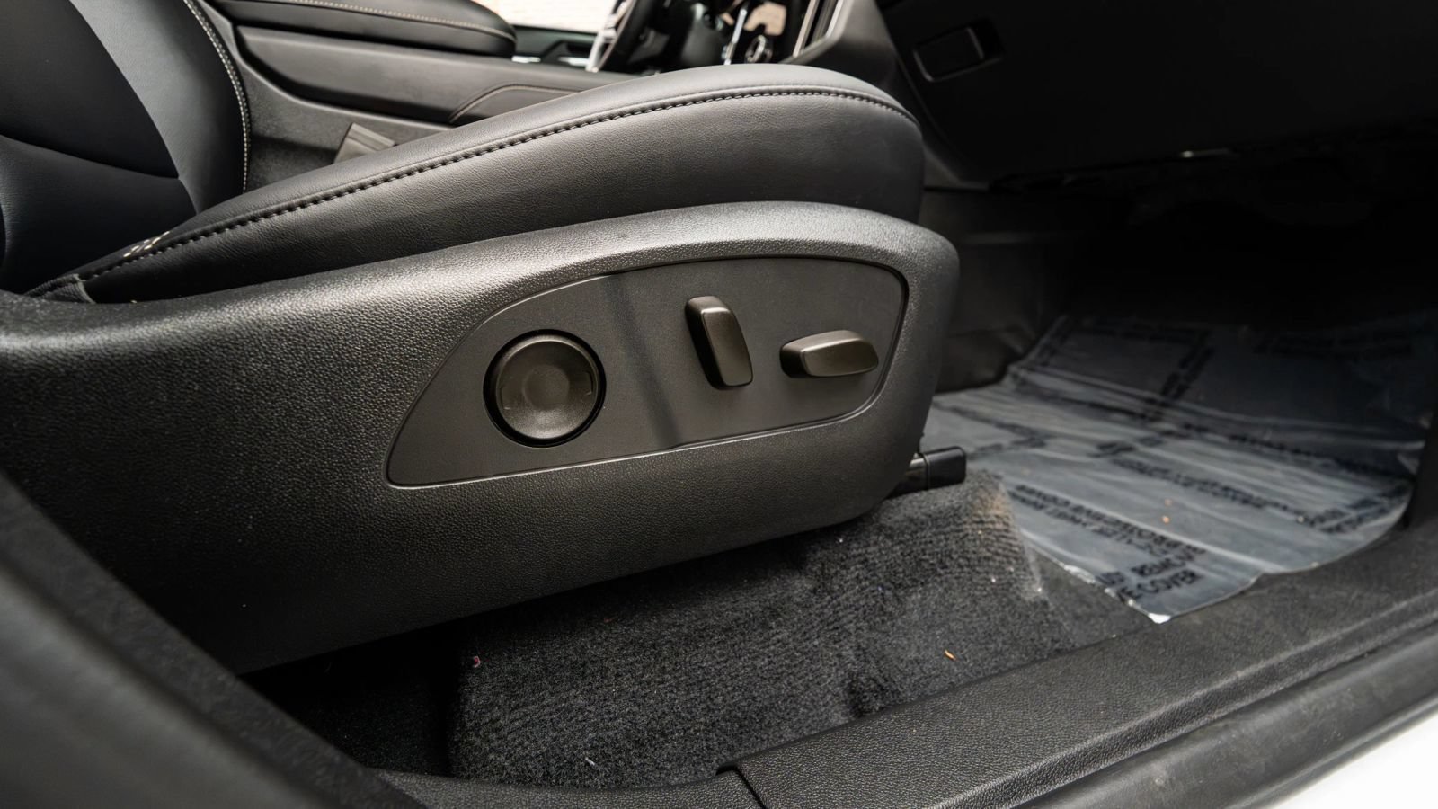 Used 2026 GMC Acadia Elevation w/ Elevation Premium Package FWD image 14