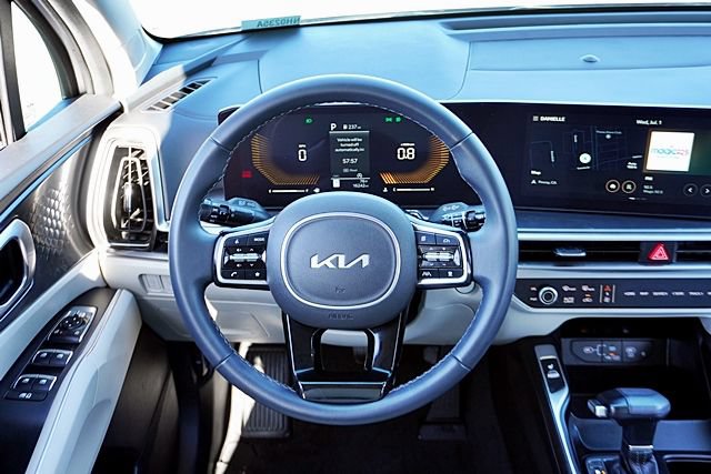 Used 2025 Kia Sorento EX w/ Panoramic Sunroof Package FWD image 23