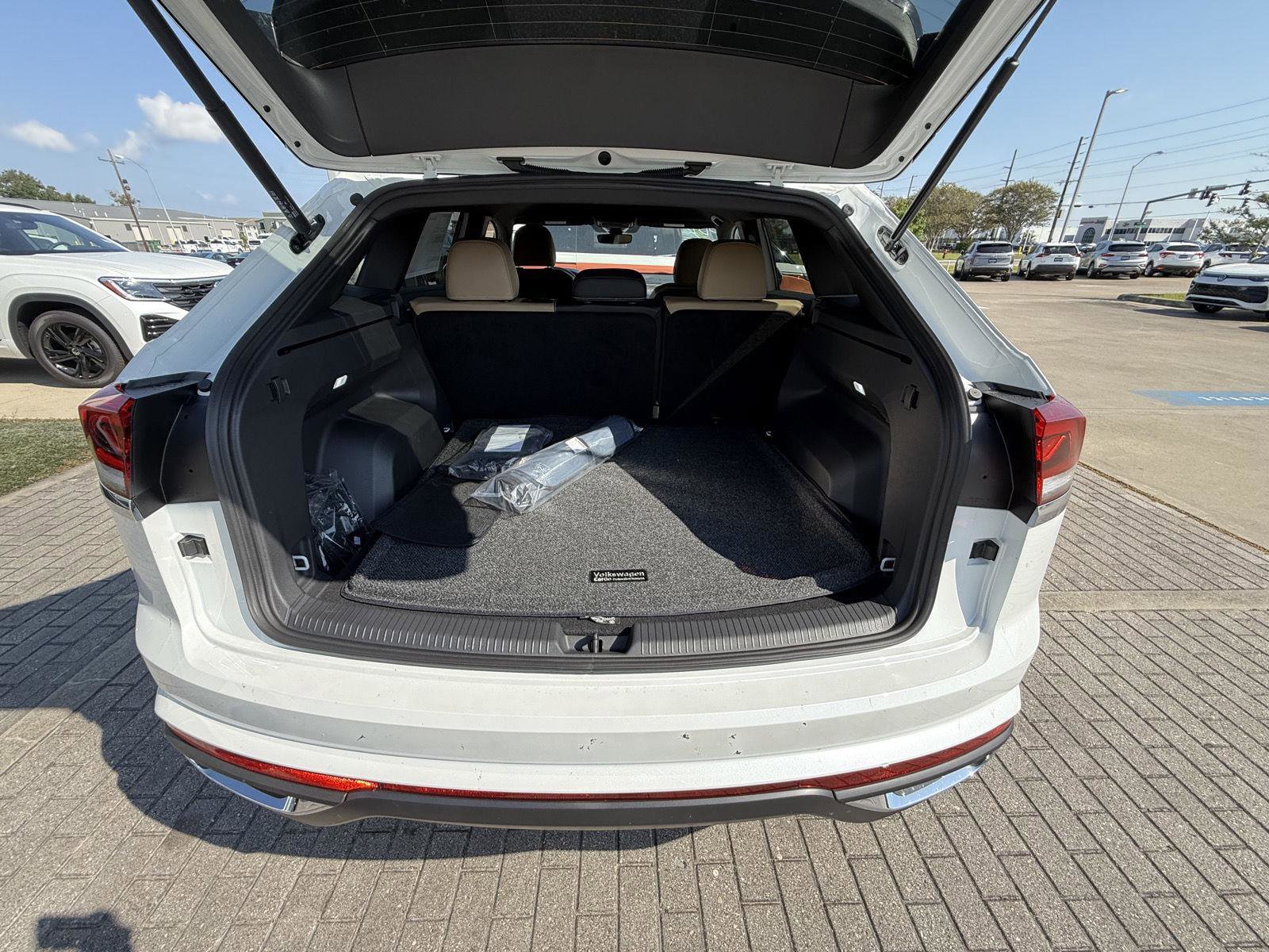 New 2026 Volkswagen Atlas Cross Sport SE image 10