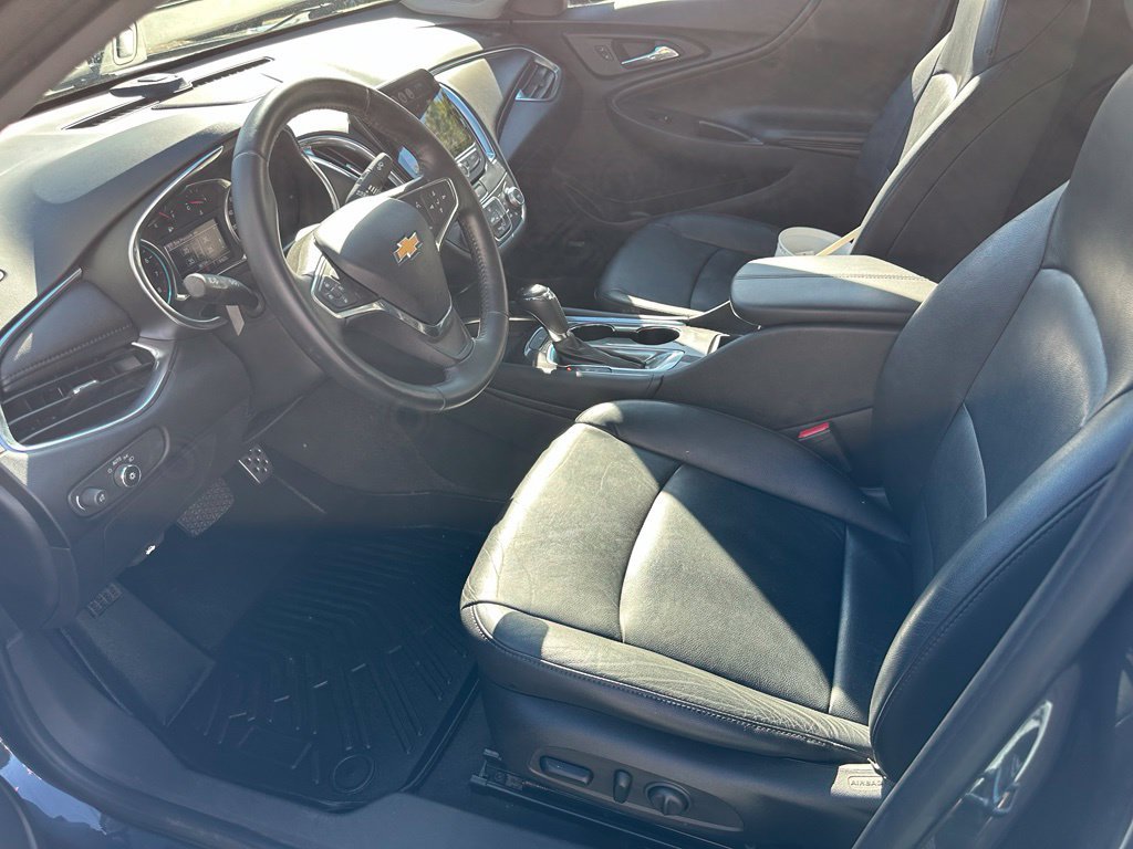 Used 2016 Chevrolet Malibu LT w/ Leather Package FWD image 11