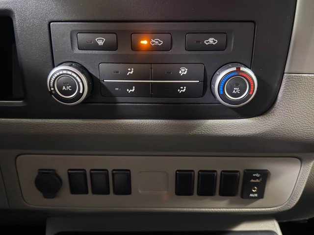 Used 2018 Nissan NV 2500 S image 26