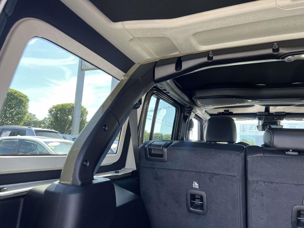 Used 2025 Jeep Wrangler Unlimited Rubicon 4xe w/ Technology Group image 13