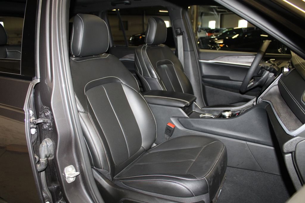 Used 2024 Jeep Grand Cherokee Limited 4xe AWD/4WD image 30