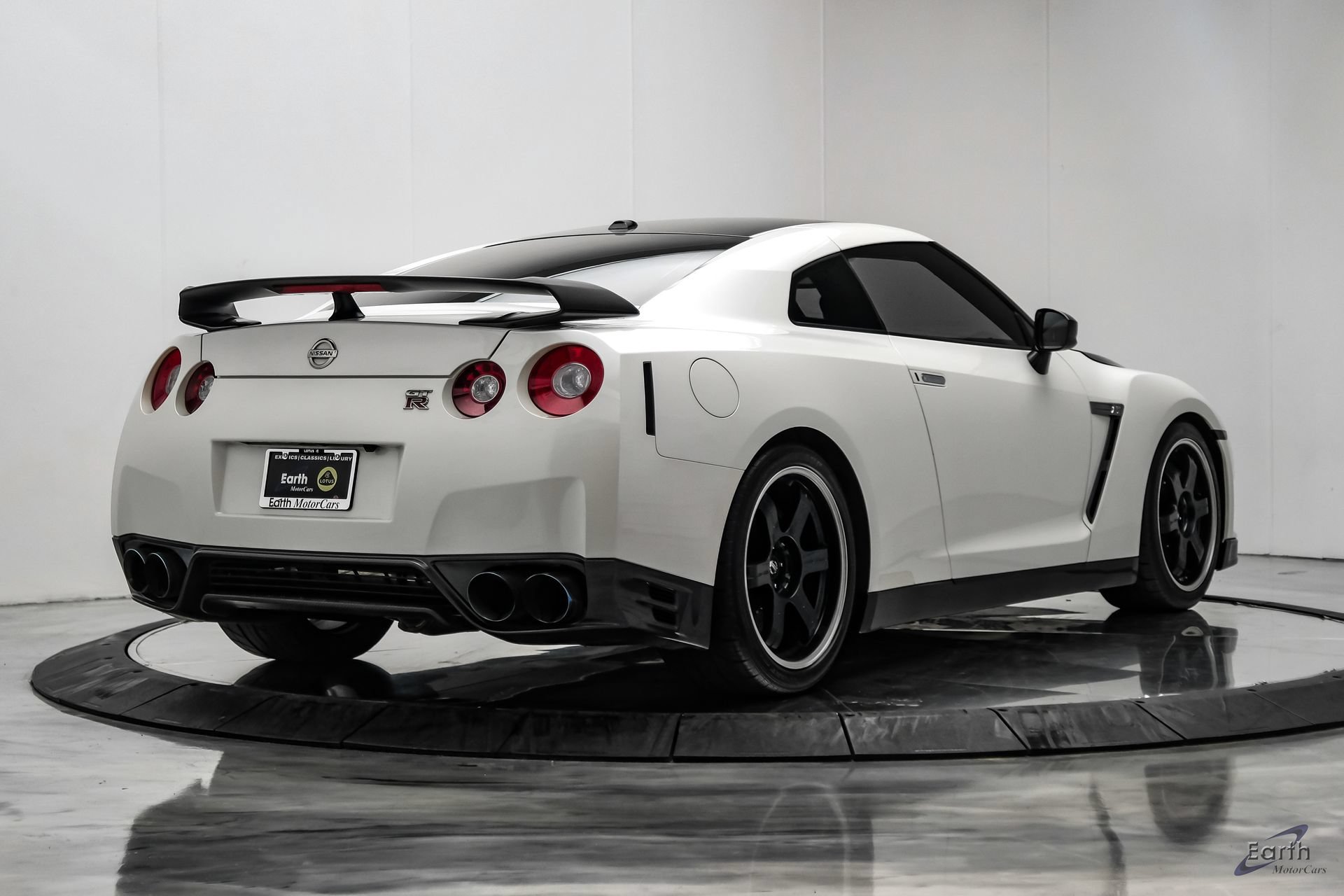 Used 2014 Nissan GT-R Black Edition AWD/4WD image 21