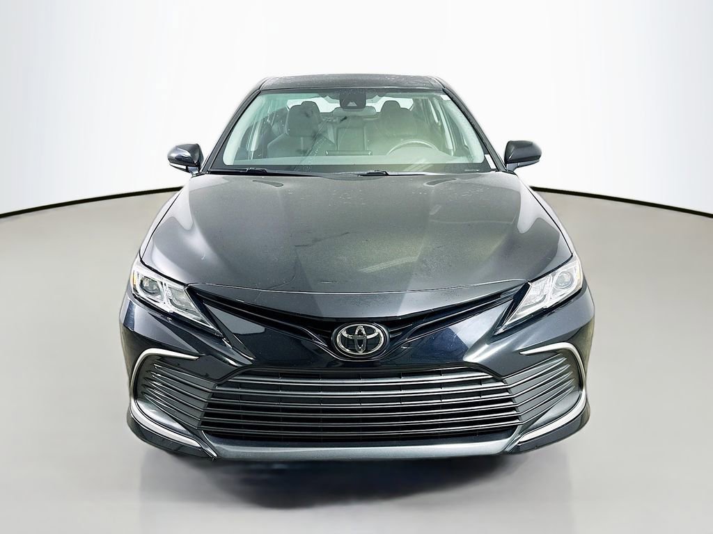 Used 2022 Toyota Camry LE image 2